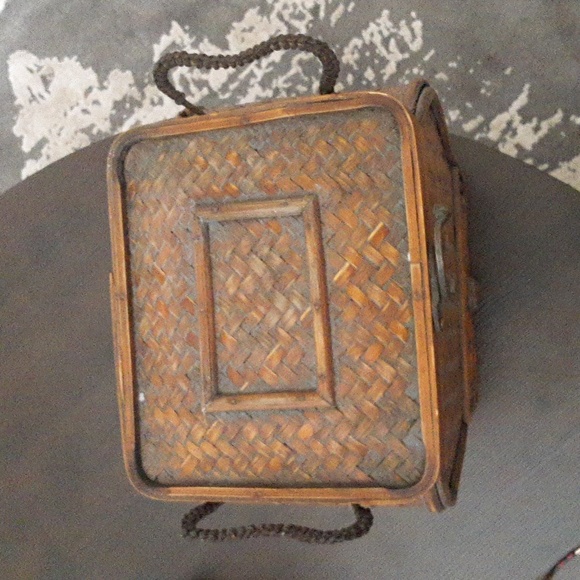 Woven basket w drawer and storage - Picture 2 of 8